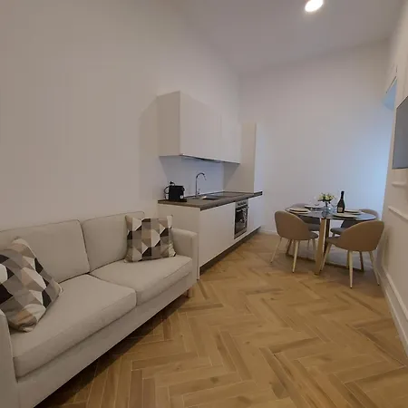 Апартаменти R&r Urban Chic *